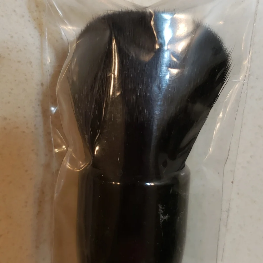 Savvy Minerals NIP foundation brush